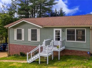 15 Cresthaven Dr, Clyde, NC 28721