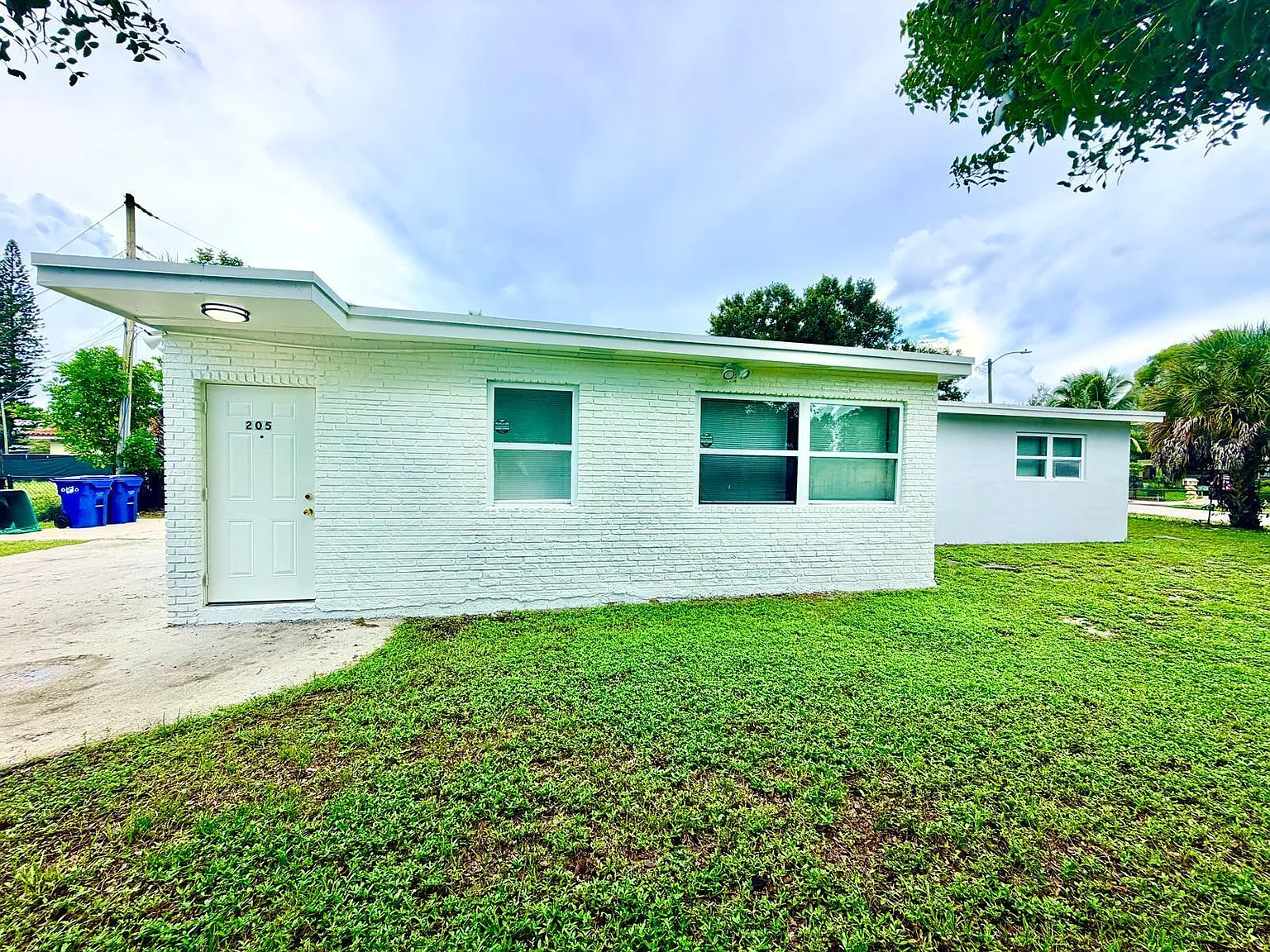 4 bed, 3.0 bath, 1380 sqft, $3,500 — Photo 2