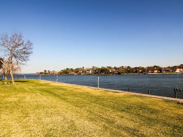 68 April Point Dr S, Montgomery, TX 77356