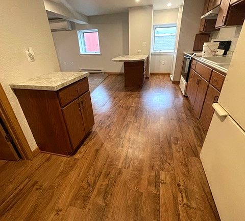2nd image of 810 Erie Ave #4