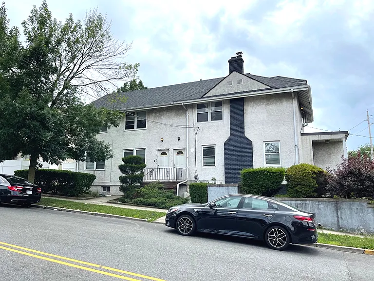 240 Grand Ave #2 — Photo 19