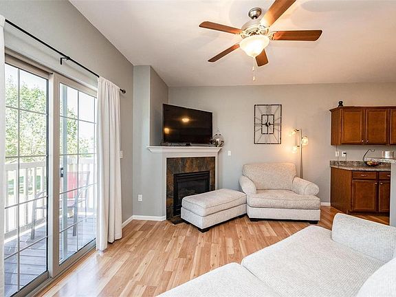 3rd image of 460 Glenmoor Pl