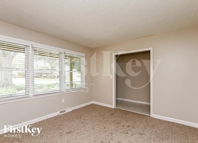 6235 Lynwood Dr NW — Photo 8