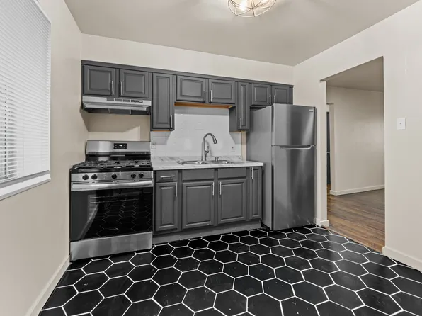 9943 Diamond Dr #11, Saint Louis, MO 63137