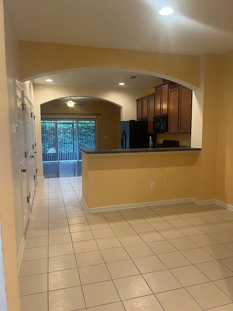 2 bed, 2.5 bath, 1360 sqft, $1,650 — Photo 3