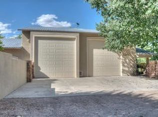 104 Nobles Ln, Corrales, NM 87048