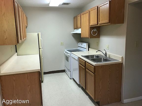 3rd image of 1620 Fairchild Ave APT 1