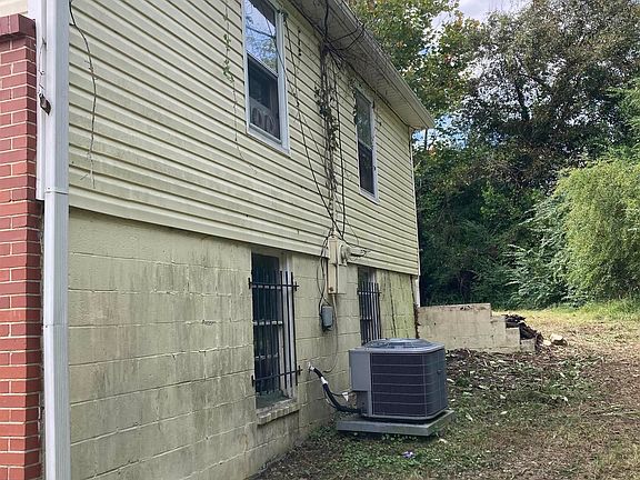 2nd image of 2532 6th St NE