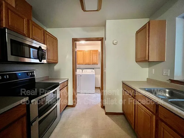 450 W Alder Dr — Photo 6