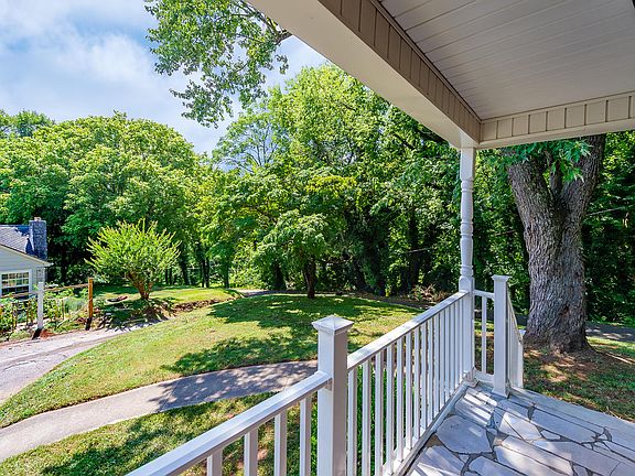3rd image of 108 Stonewall Dr