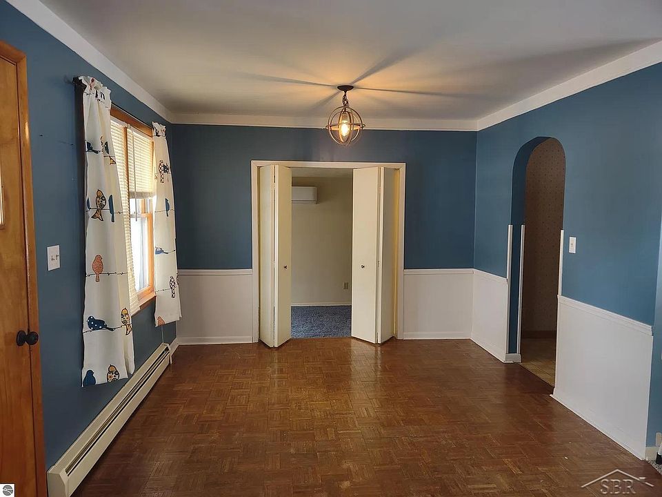 1st image of 435 N Main St