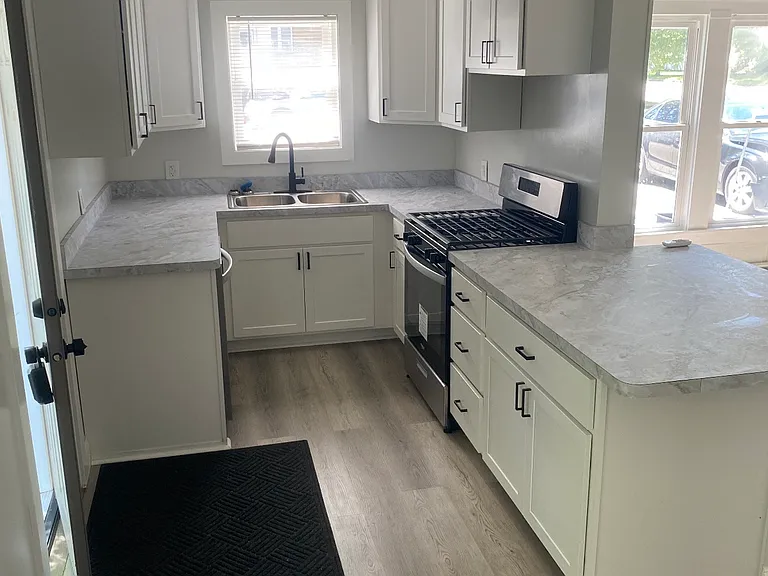 498 1/2 S Curtis Ave — Photo 1