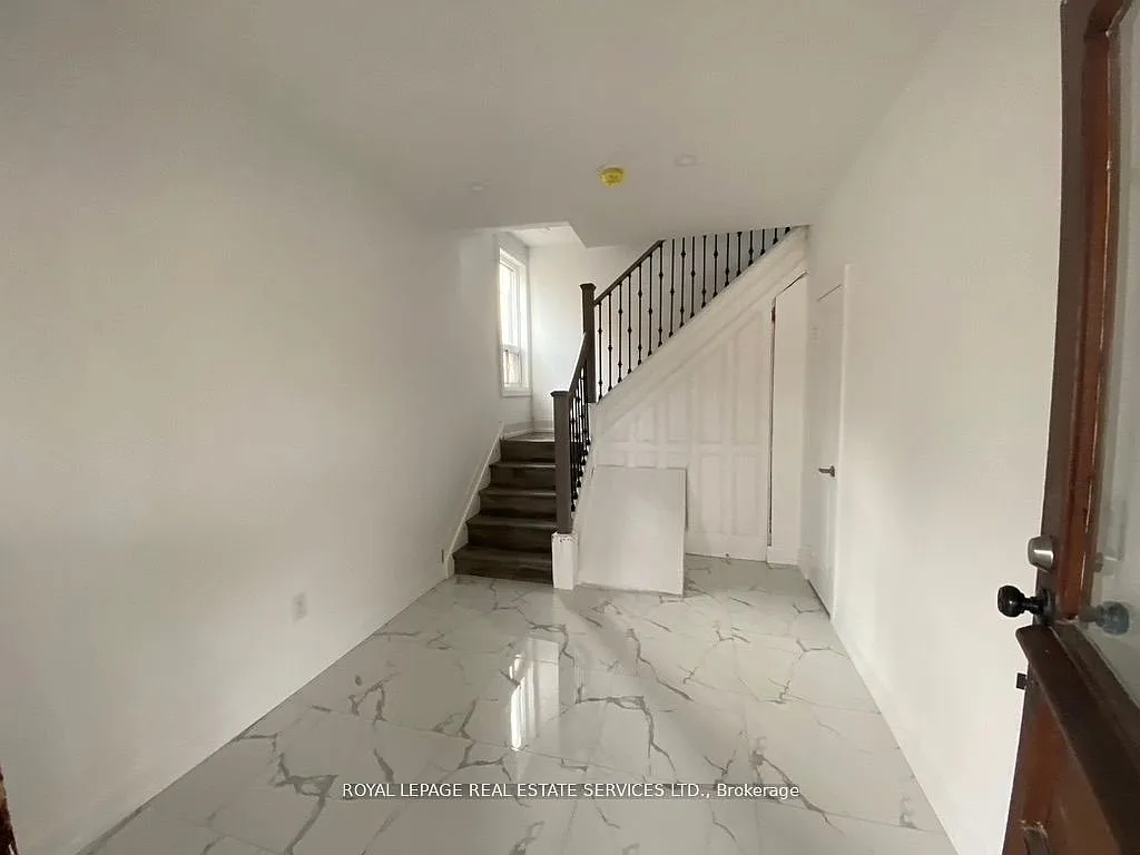 Building Photo - 76 Guelph St #A