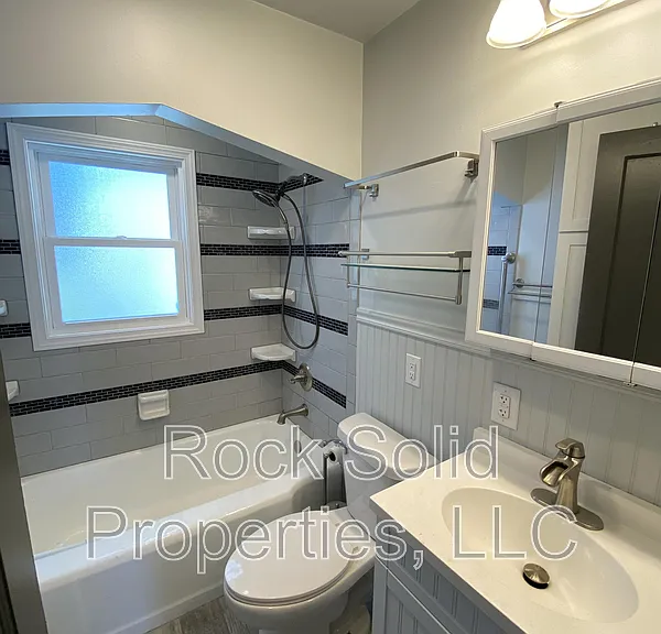 416 E 3rd St — Photo 17