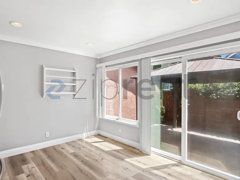 1427 Flickinger Ave — Photo 12