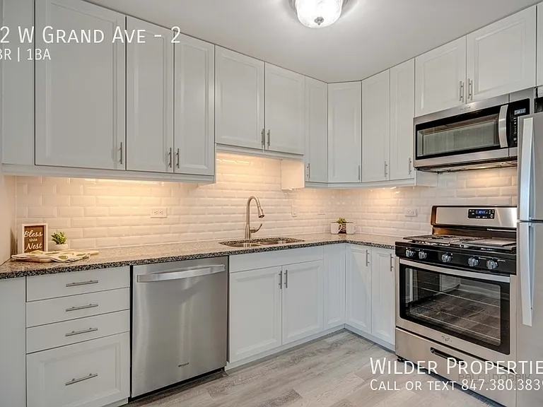 22 W Grand Ave #2 — Photo 3