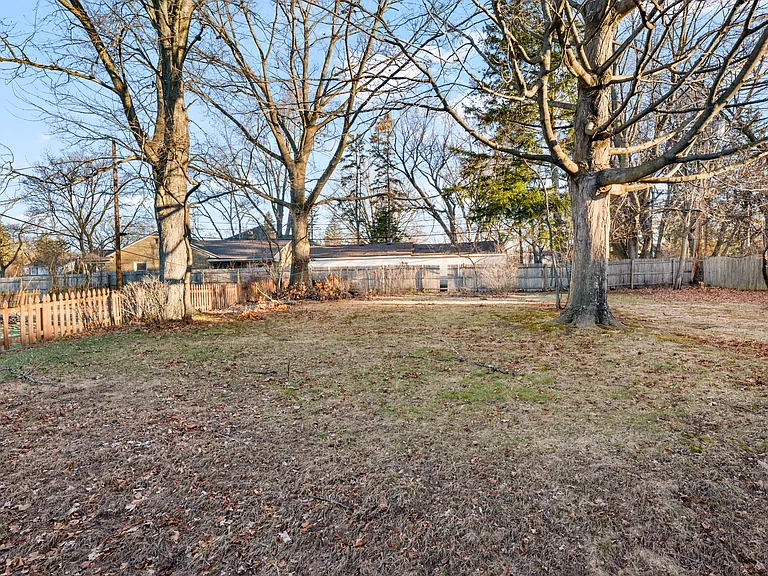 414 Aqua Ct — Photo 27