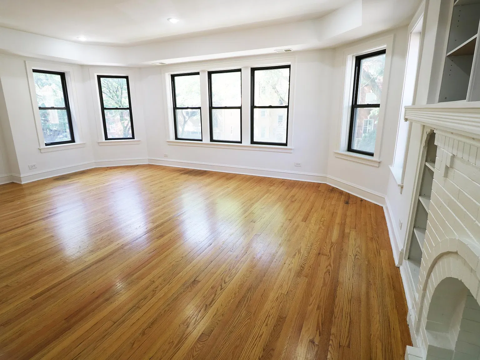 3 bed, 1800 sqft, $2,700 — Photo 3