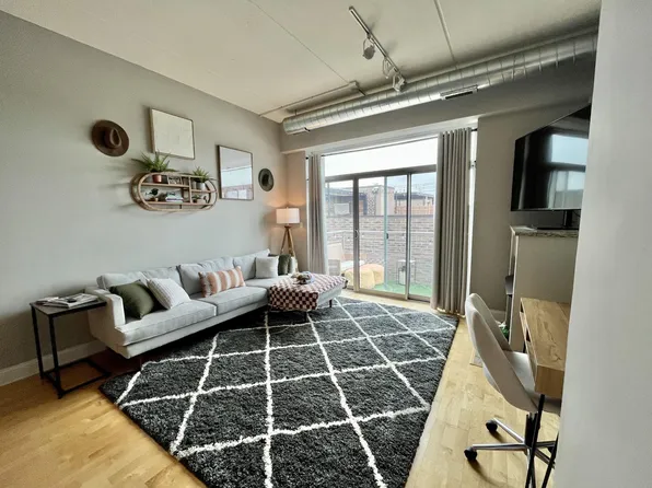 4814 N Clark St APT 504, Chicago, IL 60640
