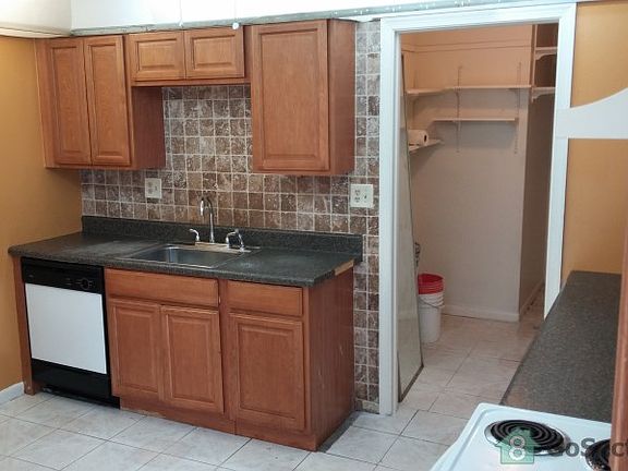 5th image of 404 SW 77th Ter