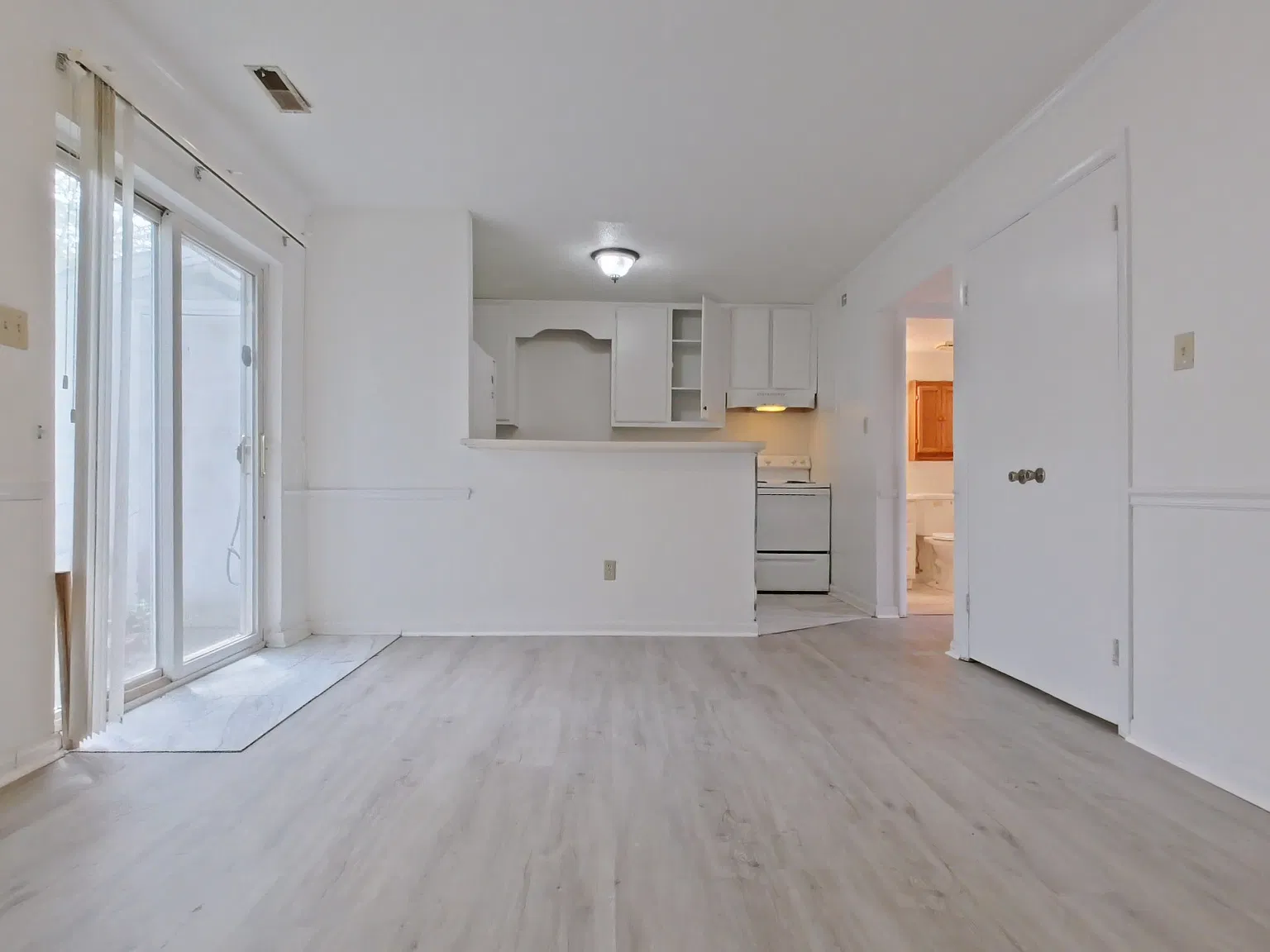 3 bed, 2.5 bath, 1344 sqft, $1,395 — Photo 2
