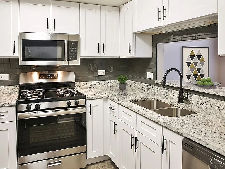 Arlington Club Apartments — Photo 10