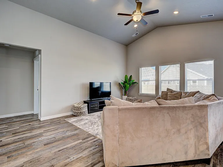 7646 E Declaration Dr — Photo 24