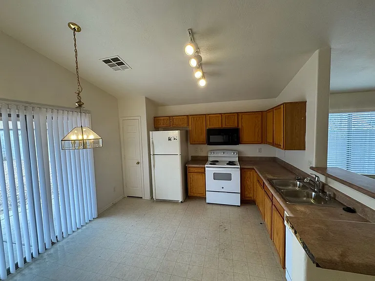 1225 W Darrel Rd — Photo 6
