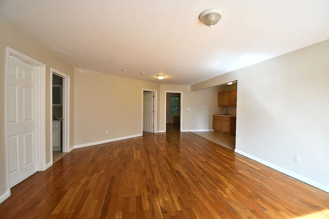 2 bed, 950 sqft, $3,250 — Photo 2