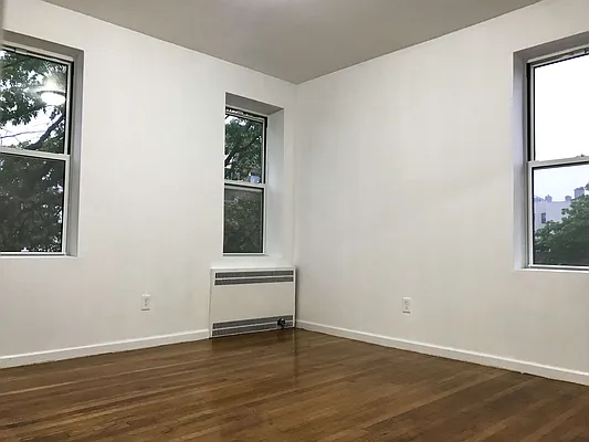 Rented by Zikos Realty Services | media 15