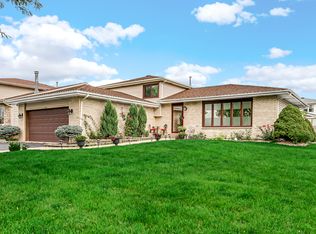 663 N Western Ln, Addison, IL 60101