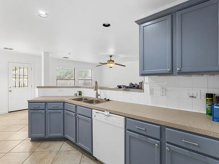 210 Laceleaf Ln — Photo 8