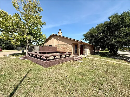 1928 Holleman Dr W Photo 1