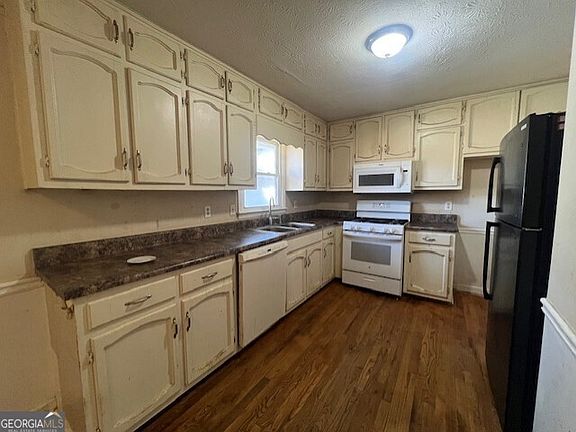 4th image of 60 Timbermill Cir