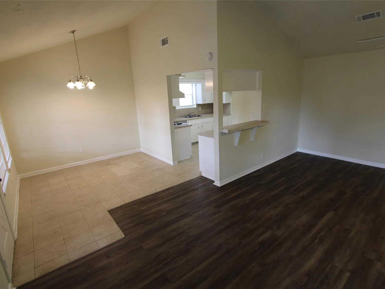 3 bed, 2.0 bath, 1552 sqft, $1,900 — Photo 3