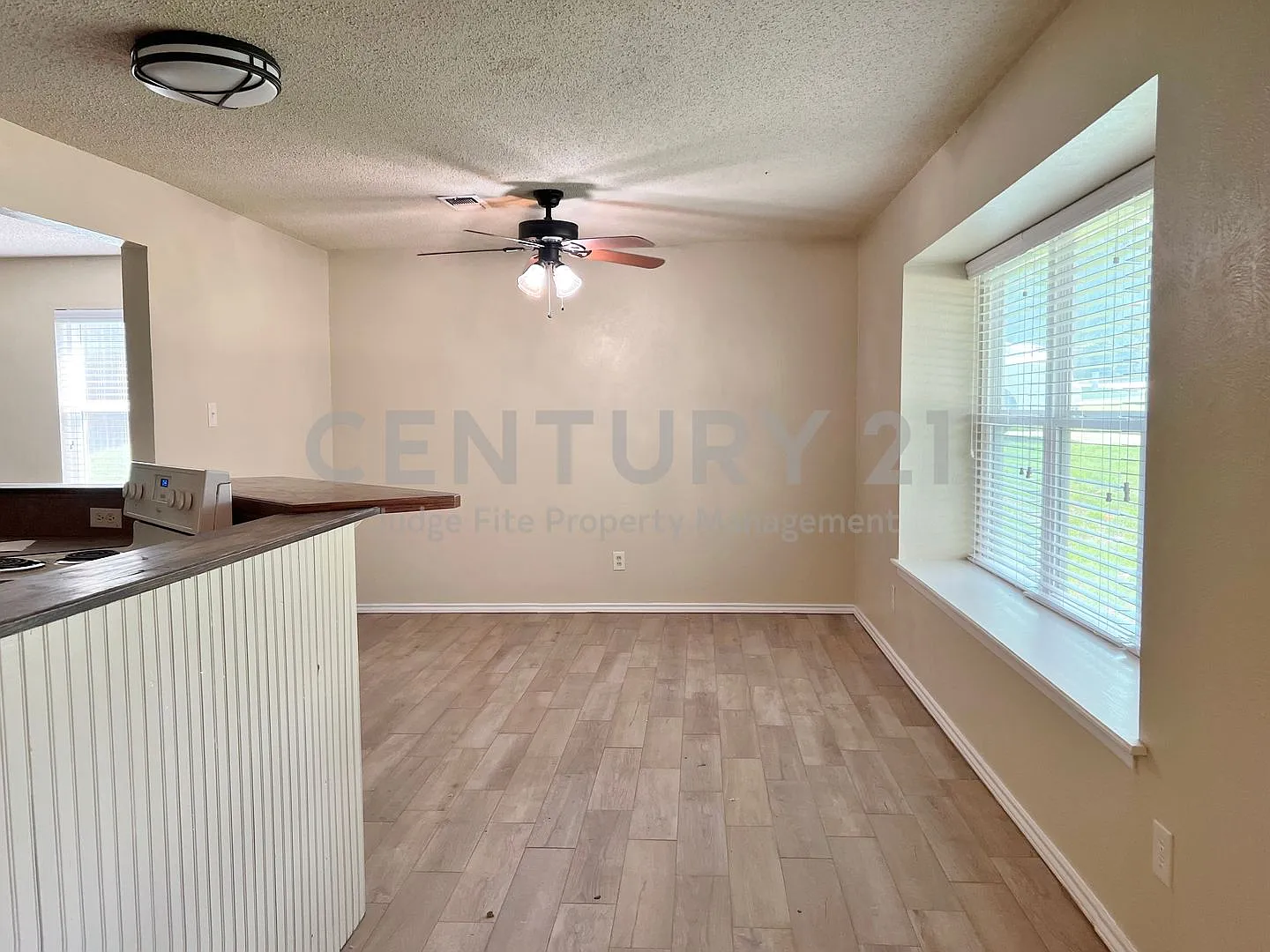 Spectacular 2-Story 4/2/2 in Midlothian For Rent! — Photo 3