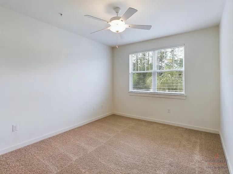 Mystic Bluff Apartments — Photo 78
