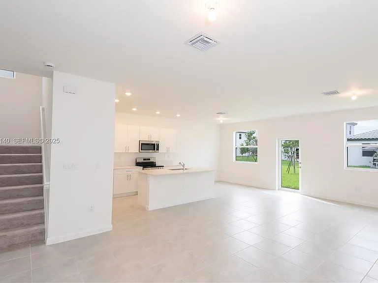2636 SE 8th Ct — Photo 6