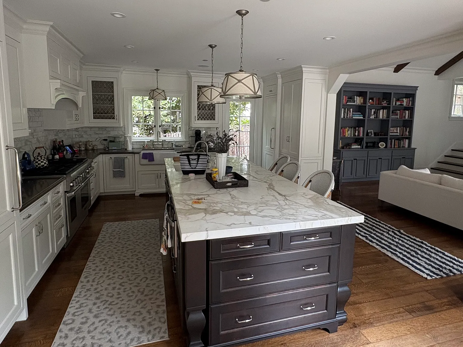 6 bed, 6600 sqft, $24,000 — Photo 2