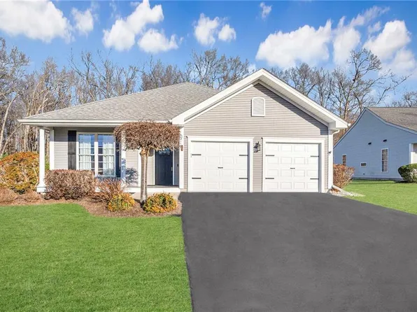 23 Cambridge Cir, Smithfield, RI 02917