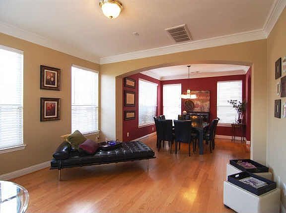 2nd image of 518 Southridge Way