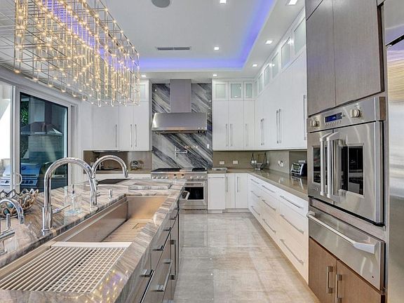 4th image of 255 NE 3rd Court