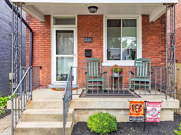3rd image of 226 Retreat St