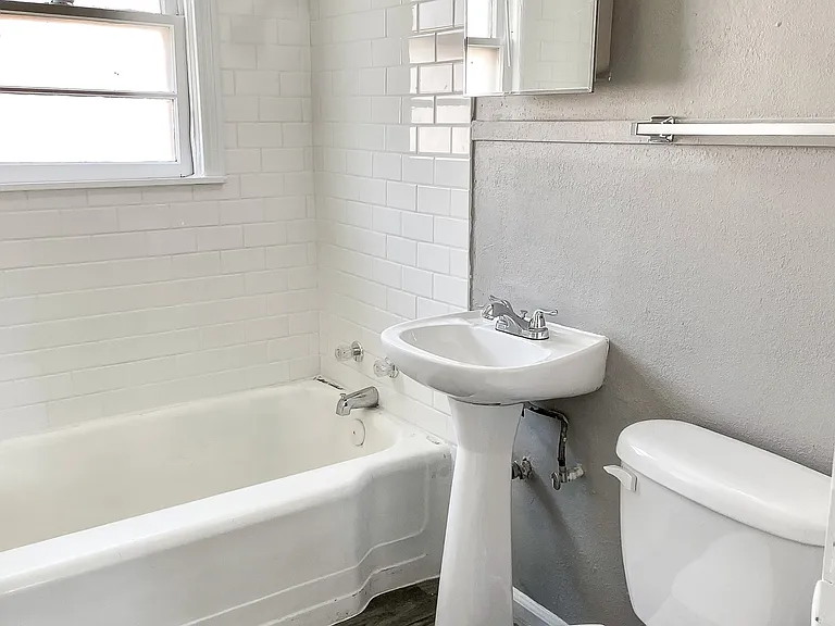 Meadowlark Apartments — Photo 11
