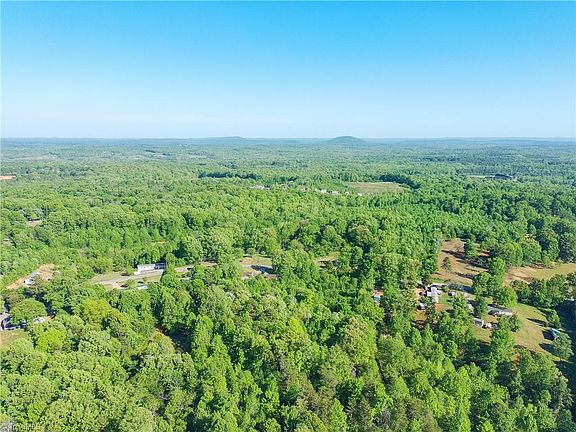 3rd image of 2690 Old Mountain Rd