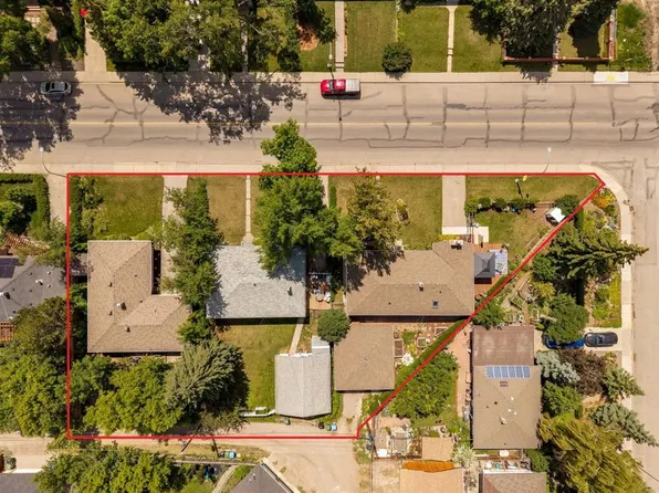 4528 S 26th Ave SW, Calgary, AB T3E 0P9