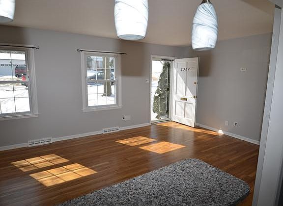 Opened concept to kitchen