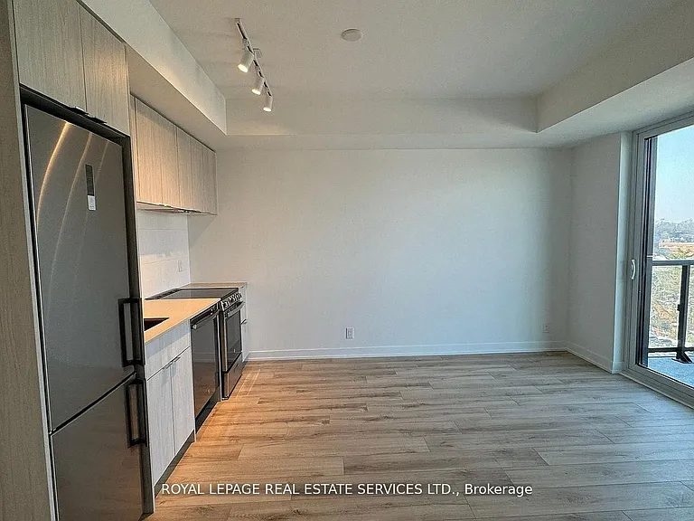 1660 Bloor St W #401 — Photo 5
