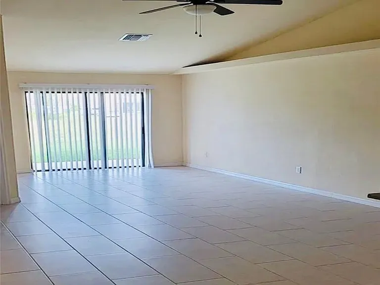 4540 SW 8th Court Cpe — Photo 3