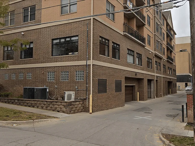332 S Linn St #318 — Photo 12